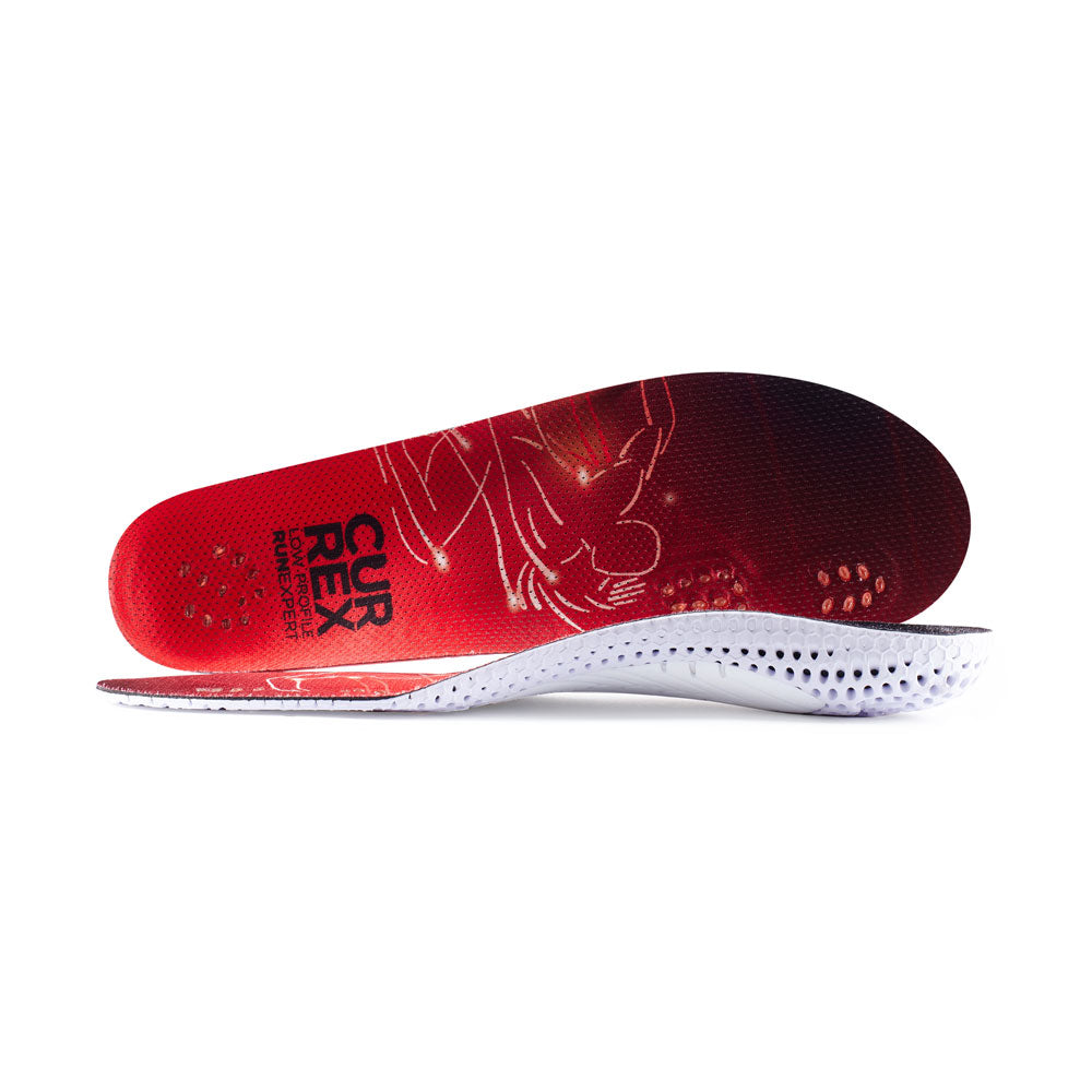 View of pair of red low profile RUNEXPERT insoles, one standing on side to show top of insole, second insole set in front showing its profile while toe is facing opposite direction #1-wahle-dein-profil_low